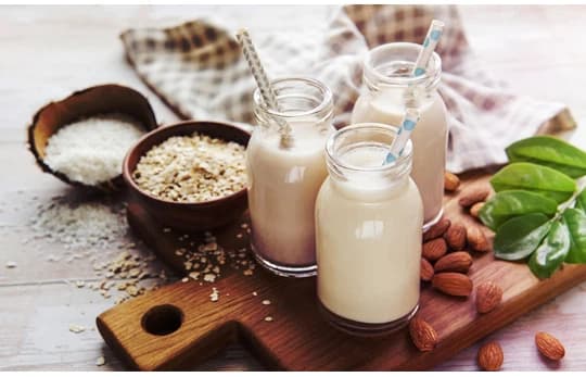 Napoje roślinne do kawy – poznaj alternatywy dla mleka krowiego!