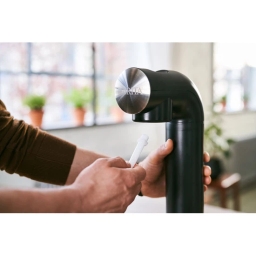 Saturator do nagazowywania wody Brita SodaOne z dodatkową butlą CO2 i zestawem butelek (czarny) - miniatura 3